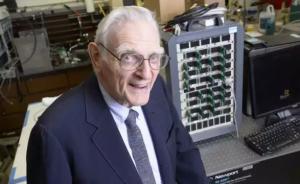94岁锂电池之父公布新电池技术：能储存3倍电量，不易短路