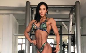 她拿下首个女子健美世界冠军：中国女性正拥有更多的肌肉