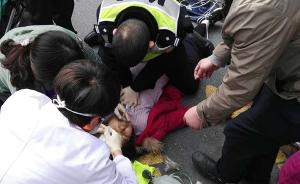 女子杭州街头猝倒：多人轮番救援无效身亡，施救交警当即落泪