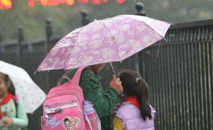杭州一小学校长提议雨天不接送，600余家长接短信2人回复