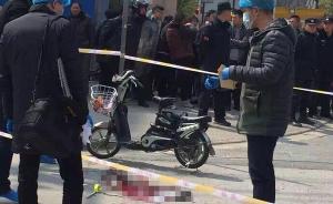江苏淮安一光头男持铁锤击伤5名路人，已被警方控制