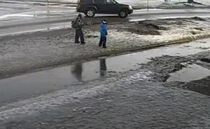 淘气男孩遭司机撞倒报复，在俄引发争议