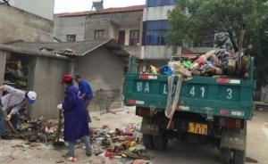湖北武汉一孤寡老人捡垃圾上瘾，民警拖出28车才清理干净