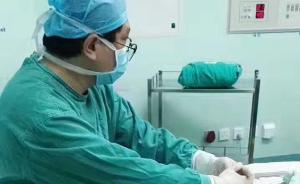 成都一医生吊着尿袋做手术：和病人有约定，不能失信