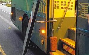 台湾15岁女生公交车上与同学嬉闹，被摔出车外惨遭辗毙