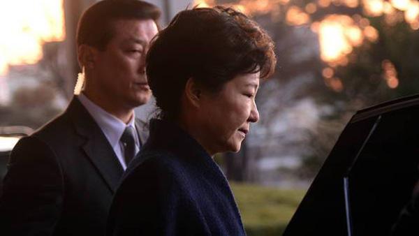 新闻点丨朴槿惠被提请批捕，闺蜜门注定成韩国黑历史