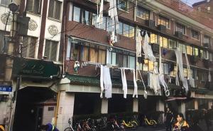 上海一火锅店楼上挂满白布还被倒水，居民称是“无声的抗议”