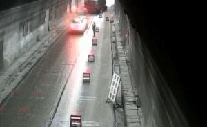 隧道多车连撞，男子为提醒后车被撞身亡