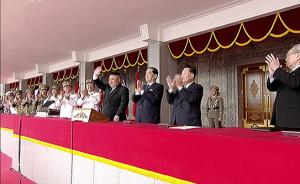 朝鲜最高领导人金正恩现身平壤中央广场观摩阅兵