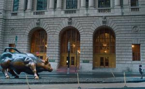 华尔街无畏女孩惹怒了对面铜牛的主人
