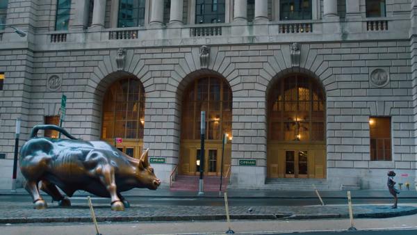华尔街无畏女孩惹怒了对面铜牛的主人