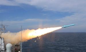 海军在东海举行实兵实弹对抗演习，海军司令员吴胜利指导