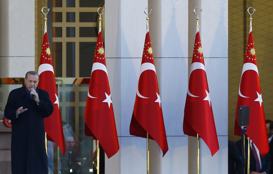 3.4月17日，在土耳其首都安卡拉，土耳其总统埃尔多安发表讲话。