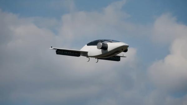 纯电动“直升车”在德国完成首次飞行