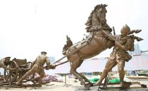 江西南昌建军雕塑广场迎来“牛行集结英雄”，展现起义场面