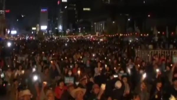 韩国首尔举行反“萨德”烛光集会