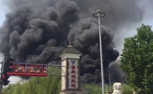 北京一度假村停车场疑柳絮着火引燃大巴