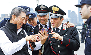 直击｜意大利警察上海巡逻：点赞外滩建筑、与游客亲切互动