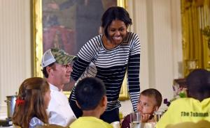 费钱！奥巴马夫人“向儿童肥胖宣战”的校园健康餐计划被叫停
