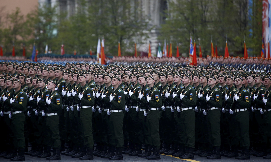 7.当地时间2017年5月9日，俄罗斯莫斯科举行阅兵仪式，纪念卫国战争胜利72周年。2