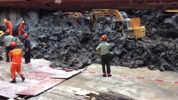 深圳在建地铁工地坍塌，3人被困