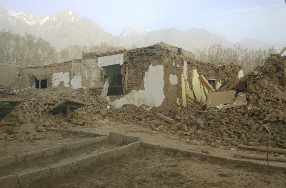 2.2017年5月11日5时58分，在新疆喀什地区塔什库尔干塔吉克自治县发生,5.5级地震，据初步统计，地震已造成8人死亡，11名群众受伤。