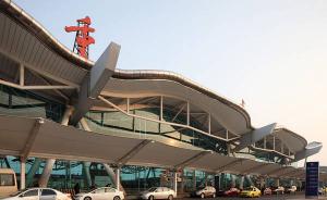 重庆机场12日晚两次遭无人机干扰致上百航班延误，警方介入