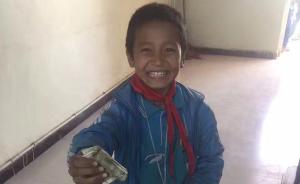 新疆男孩攒钱请老师帮买只球，35张皱巴巴零钱里的足球梦