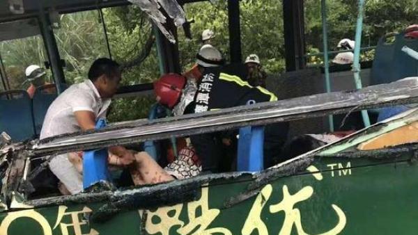 鹰潭车祸：公交车货车相撞12死37伤