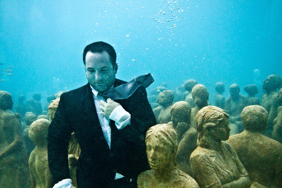 2.2010年11月25日，墨西哥坎昆的水下雕塑公园当日正式揭幕。该公园竖立了400尊雕塑作品，是世界最大的水下雕塑博物馆。