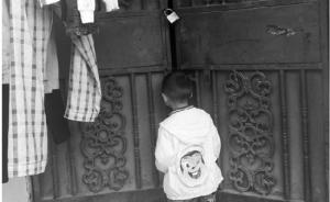 温州一4岁男孩被丢在幼儿园6天，父母相互推脱不愿现身