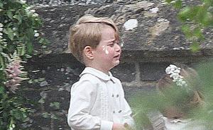 英乔治王子被训哭，因踩了4万英镑婚纱