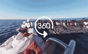 全景视频｜地中海一挤满难民的橡皮艇，获海上救援队营救