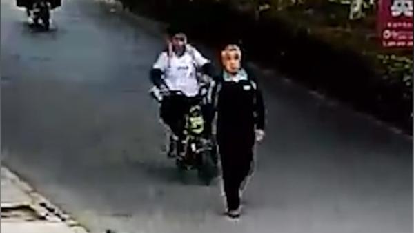 学生骑车撞飞老人,消失月余后未现身