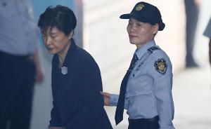韩媒：朴槿惠第三次出庭受审，崔顺实到庭
