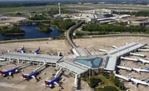 美国奥兰多机场现持枪男子致航站楼关闭，警方已将其控制