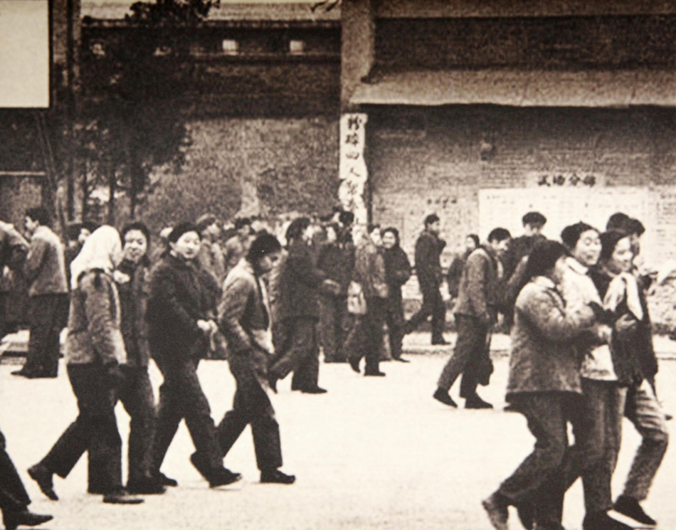 2.1977年12月7日，北京市高考第一天，1977年高考由各省分别命题和组织考试，北京市考试共3天。