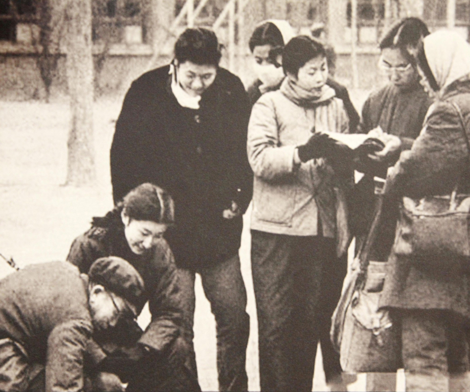 4.1977年12月7日，北京市高考第一天，1977年高考由各省分别命题和组织考试，北京市考试共3天。2