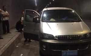 重庆超载黑车隧道内出故障，司机让超员乘客下车步行逃避执法