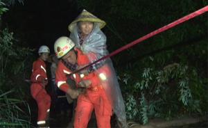 突降暴雨，赣州农民除草时被困山中