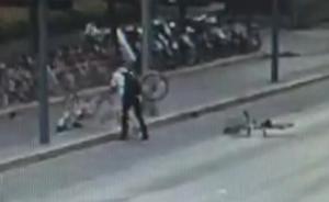 男子遭辞退后买醉把共享单车扔到马路上，造成交通拥堵被行拘