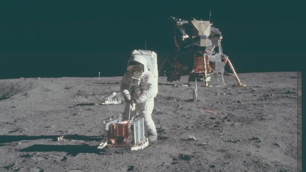 阿波罗登月“神回顾”：历史照片变影片