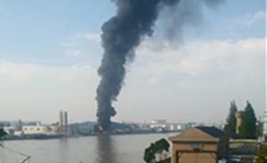 上海金山一建材公司废旧柴油罐发生爆燃，一破拆工人当场死亡