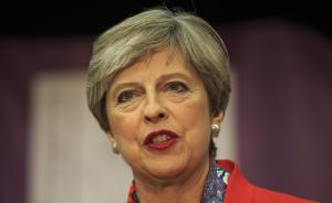 英国首相：伦敦货车撞人案将作为“潜在恐怖袭击”处理