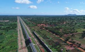 中国援建的蒙内铁路完成首次货运任务：中国援助肯尼亚的大米