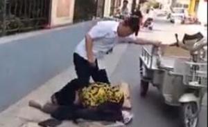 江苏赣榆一民警寻衅滋事路边殴打老人，警方：已被拘留