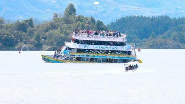 哥伦比亚沉船事故全程：6死31失踪