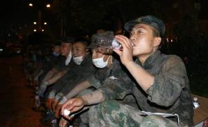 3千军民夜战兰溪洪峰,战士用洪水洗脸