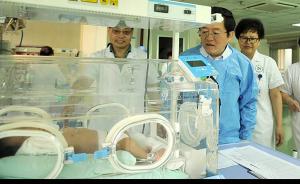 茂县山体垮塌幸存婴儿目前情况稳定，每天能喝800毫升母乳
