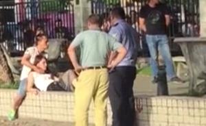 民警递烟打“攻心战”,劝降挟持嫌犯